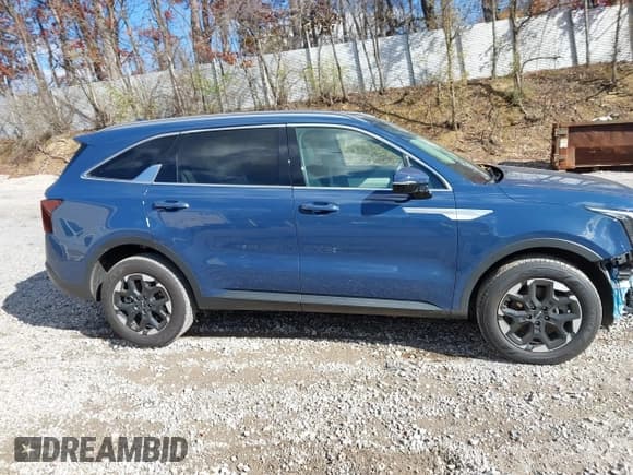 ✅ 2024 Kia Sorento S • VIN: 5XYRLDJC9RG294276 • Lot: 43636461. Listed on IAAI with 17,076 mi. Free auction sales archive from the USA and detailed vehicle history report at DreamBid. Image 13.