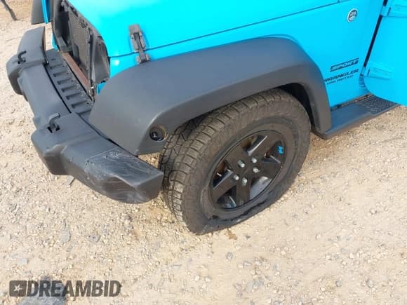 ✅ 2017 Jeep Wrangler Unlimited Sport • VIN: 1C4BJWDG0HL587942 • Lot: 43808464. Wystawiony na IAAI z przebiegiem 119 054 mil. Bezpłatny archiwum sprzedaży aukcyjnych z USA i szczegółowy raport historii pojazdu na DreamBid. Zdjęcie 17.