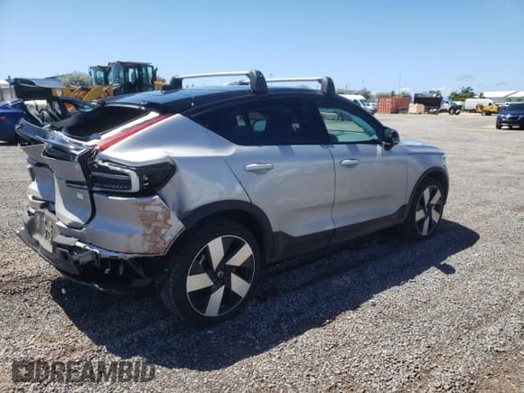 ✅ 2022 Volvo C40 Ultimate • VIN: YV4ED3GB7N2005997 • Лот: 45150623. Опубликован ранее на Copart с пробегом 15 828 миль. Бесплатный доступ к архиву аукционных продаж из США и подробный отчёт об истории автомобиля на DreamBid. Изображение 3.