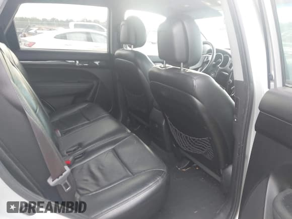 ✅ 2013 Kia Sorento LX • VIN: 5XYKTDA22DG327524 • Lot: 43906346. Listed on IAAI with 185,455 mi. Free auction sales archive from the USA and detailed vehicle history report at DreamBid. Image 8.