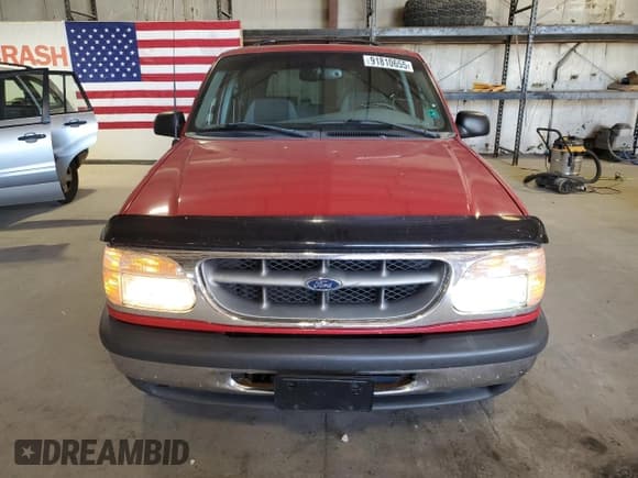 ✅ 1998 Ford Explorer XL • VIN: 1FMZU34E4WZB00945 • Lot: 91810655. Wystawiony na Copart z przebiegiem 198 850 mil. Bezpłatny archiwum sprzedaży aukcyjnych z USA i szczegółowy raport historii pojazdu na DreamBid. Zdjęcie 5.