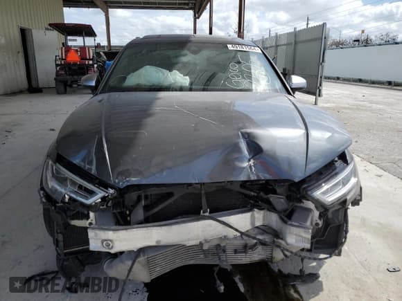 ✅ 2019 Audi RS 3 • VIN: WUABWGFF0KA907343 • Лот: 49181564. Опубликован ранее на Copart с пробегом 57 074 миль. Бесплатный доступ к архиву аукционных продаж из США и подробный отчёт об истории автомобиля на DreamBid. Изображение 5.