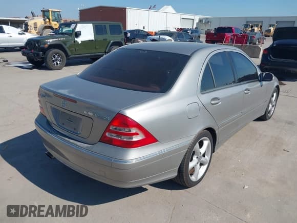 ✅ 2004 Mercedes-Benz C 230 Kompressor • VIN: WDBRF40J24A637010 • Lot: 43401043. Wystawiony na IAAI z przebiegiem 134 588 mil. Bezpłatny archiwum sprzedaży aukcyjnych z USA i szczegółowy raport historii pojazdu na DreamBid. Zdjęcie 4.