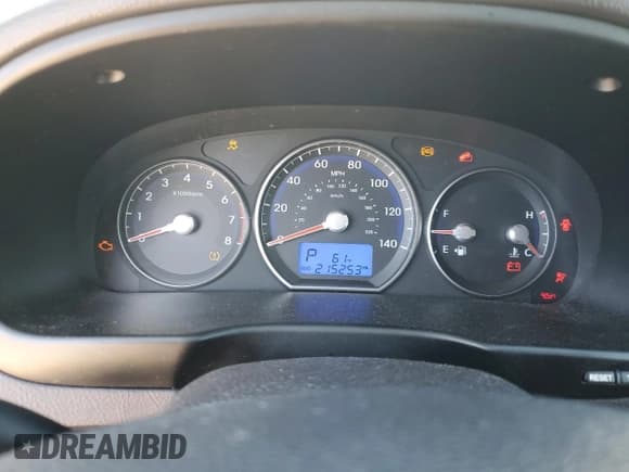 ✅ 2012 Hyundai Santa Fe GLS • VIN: 5XYZG3AB3CG100841 • Lot: 87966315. Listed on Copart with 215,253 mi. Free auction sales archive from the USA and detailed vehicle history report at DreamBid. Image 9.