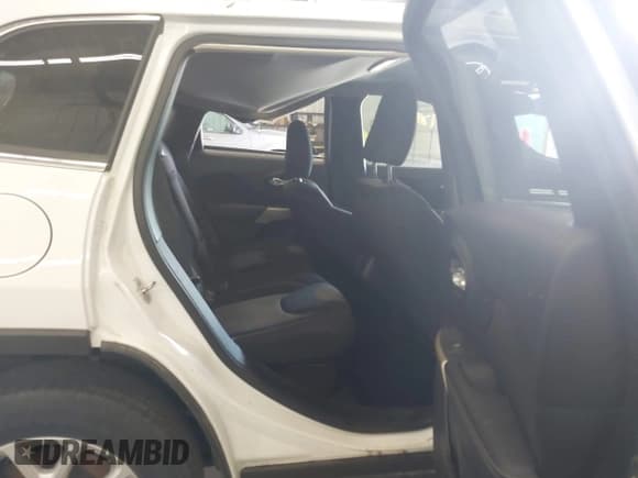 ✅ 2018 Jeep Cherokee Latitude • VIN: 1C4PJMCB0JD589478 • Lot: 42696081. Wystawiony na IAAI z przebiegiem 132 214 mil. Bezpłatny archiwum sprzedaży aukcyjnych z USA i szczegółowy raport historii pojazdu na DreamBid. Zdjęcie 8.