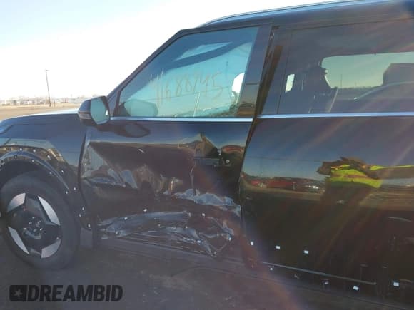 ✅ 2024 Kia EV9 Wind • VIN: KNDAFFS58R6022482 • Lot: 41688945. Wystawiony na IAAI z przebiegiem 8 907 mil. Bezpłatny archiwum sprzedaży aukcyjnych z USA i szczegółowy raport historii pojazdu na DreamBid. Zdjęcie 6.