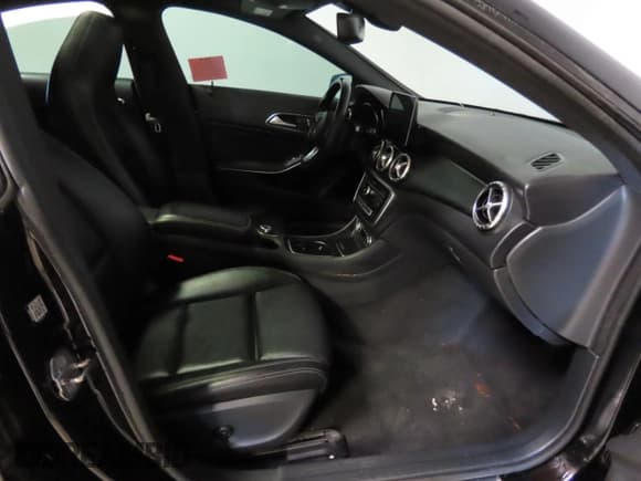 ✅ 2019 Mercedes-Benz CLA 250 • VIN: WDDSJ4EB9KN721324 • Lot: 78678254. Listed on Copart with 63,137 mi. Free auction sales archive from the USA and detailed vehicle history report at DreamBid. Image 5.