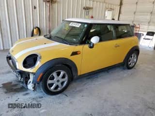 2009 MINI Hardtop with VIN WMWMF33579TW74308, listed as a Copart auction lot 85141075 with 132,804 mi miles and Salvage title. Bid and sale history available at DreamBid. Image 1.
