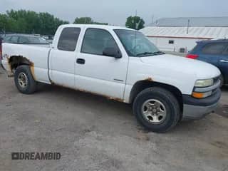 2002 Chevrolet Silverado 1500 LS z VIN 1GCEK19V12Z124099, wystawiony jako IAAI lot #42479276 z przebiegiem 265 769 mil mil oraz . Historia ofert i sprzedaży dostępna na DreamBid. Obrazek 1.