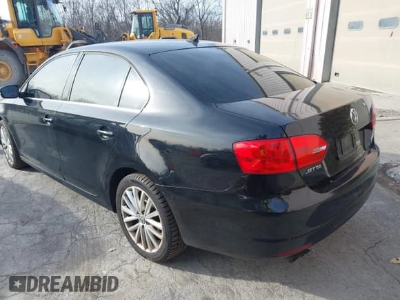 ✅ 2012 Volkswagen Jetta SEL • VIN: 3VWGP7AJ9CM056480 • Lot: 43888731. Wystawiony na IAAI z przebiegiem 168 156 mil. Bezpłatny archiwum sprzedaży aukcyjnych z USA i szczegółowy raport historii pojazdu na DreamBid. Zdjęcie 3.
