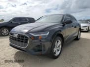 ✅ 2019 Audi Q8 Premium • VIN: WA1AVAF18KD013077 • Lot: 67635322. Wystawiony na Copart z przebiegiem 21 135 mil. Bezpłatny archiwum sprzedaży aukcyjnych z USA i szczegółowy raport historii pojazdu na DreamBid. Zdjęcie 2.