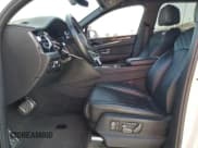 ✅ 2018 Bentley Bentayga Signature • VIN: SJAAC2ZV3JC016779 • Lot: 54077865. Wystawiony na Copart z przebiegiem Nie podano. Bezpłatny archiwum sprzedaży aukcyjnych z USA i szczegółowy raport historii pojazdu na DreamBid. Zdjęcie 7.