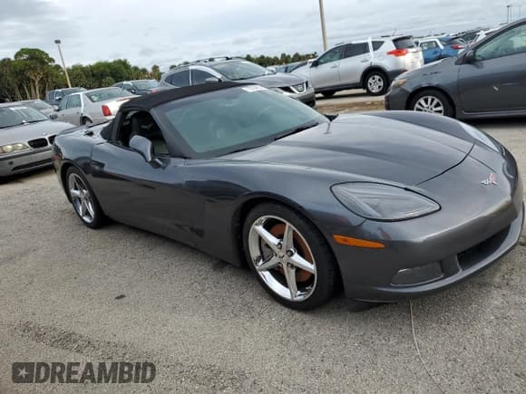 ✅ 2011 Chevrolet Corvette • VIN: 1G1YG3DW3B5101451 • Lot: 73764954. Wystawiony na Copart z przebiegiem Nie podano. Bezpłatny archiwum sprzedaży aukcyjnych z USA i szczegółowy raport historii pojazdu na DreamBid. Zdjęcie 4.