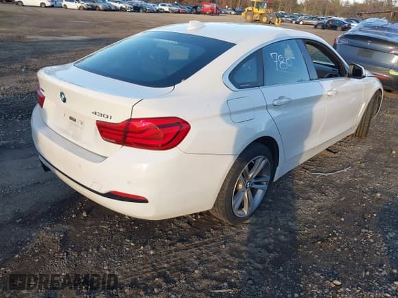 ✅ 2018 BMW 4 Series 430i xDrive • VIN: WBA4J3C57JBG91685 • Lot: 43695832. Wystawiony na IAAI z przebiegiem 113 684 mil. Bezpłatny archiwum sprzedaży aukcyjnych z USA i szczegółowy raport historii pojazdu na DreamBid. Zdjęcie 4.