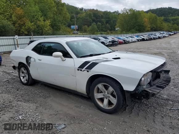 2011 Dodge Challenger R/T z VIN 2B3CJ5DTXBH574956, wystawiony jako Copart lot #72314224 z przebiegiem 58 054 mil mil oraz Szkoda całkowita • Salvage title. Historia ofert i sprzedaży dostępna na DreamBid. Obrazek 4.