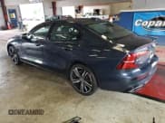 ✅ 2022 Volvo S60 Ultimate Dark Theme • VIN: 7JRL12TM4NG162511 • Lot: 61111783. Wystawiony na Copart z przebiegiem 8 815 mil. Bezpłatny archiwum sprzedaży aukcyjnych z USA i szczegółowy raport historii pojazdu na DreamBid. Zdjęcie 2.