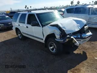 ✅ 2001 Chevrolet Blazer LT • VIN: 1GNCS13W712122865 • Lot: 41997035. Wystawiony na IAAI z przebiegiem 161 862 mil. Bezpłatny archiwum sprzedaży aukcyjnych z USA i szczegółowy raport historii pojazdu na DreamBid. Zdjęcie 1.