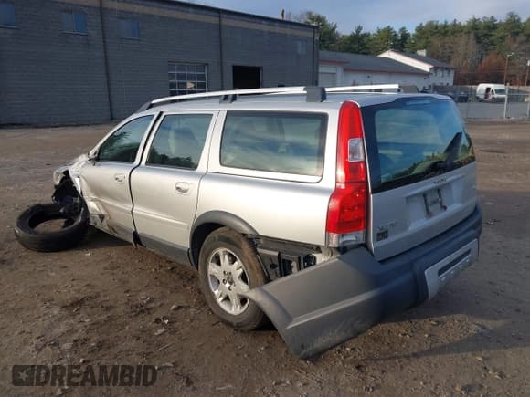 ✅ 2005 Volvo XC70 • VIN: YV1SZ592951197486 • Lot: 43647193. Listed on IAAI with 186,722 mi. Free auction sales archive from the USA and detailed vehicle history report at DreamBid. Image 3.