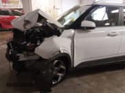 ✅ 2024 Hyundai Venue SEL • VIN: KMHRC8A3XRU332065 • Lot: 41328678. Wystawiony na IAAI z przebiegiem 3 787 mil. Bezpłatny archiwum sprzedaży aukcyjnych z USA i szczegółowy raport historii pojazdu na DreamBid. Zdjęcie 6.