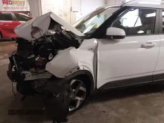 ✅ 2024 Hyundai Venue SEL • VIN: KMHRC8A3XRU332065 • Lot: 41328678. Wystawiony na IAAI z przebiegiem 3 787 mil. Bezpłatny archiwum sprzedaży aukcyjnych z USA i szczegółowy raport historii pojazdu na DreamBid. Zdjęcie 6.