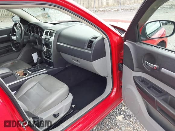 ✅ 2008 Dodge Charger R/T • VIN: 2B3KA53H88H185590 • Lot: 43594614. Listed on IAAI with 111,160 mi. Free auction sales archive from the USA and detailed vehicle history report at DreamBid. Image 5.