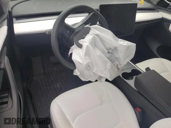 ✅ 2024 Tesla Model Y Long Range • VIN: 7SAYGDEE3RF993215 • Лот: 56867725. Опубликован ранее на Copart с пробегом Не указан. Бесплатный доступ к архиву аукционных продаж из США и подробный отчёт об истории автомобиля на DreamBid. Изображение 8.