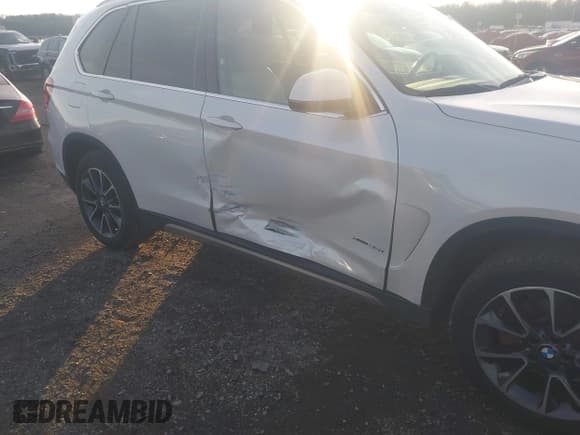 ✅ 2017 BMW X5 xDrive35i • VIN: 5UXKR0C5XH0V65940 • Lot: 43756078. Listed on IAAI with 134,572 mi. Free auction sales archive from the USA and detailed vehicle history report at DreamBid. Image 6.