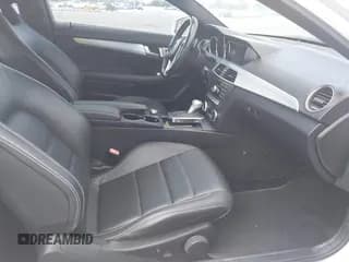 ✅ 2012 Mercedes-Benz C 250 • VIN: WDDGJ4HB6CF776732 • Lot: 43661219. Wystawiony na IAAI z przebiegiem 123 747 mil. Bezpłatny archiwum sprzedaży aukcyjnych z USA i szczegółowy raport historii pojazdu na DreamBid. Zdjęcie 5.
