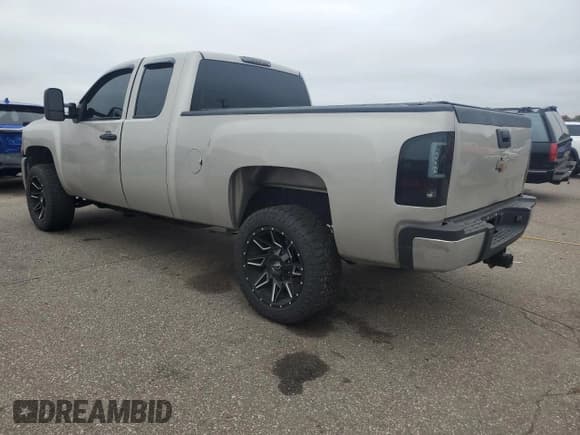 ✅ 2008 Chevrolet Silverado 2500HD Work Truck • VIN: 1GCHK29K68E116475 • Лот: 86695475. Опубликован ранее на Copart с пробегом 199 778 миль. Бесплатный доступ к архиву аукционных продаж из США и подробный отчёт об истории автомобиля на DreamBid. Изображение 2.
