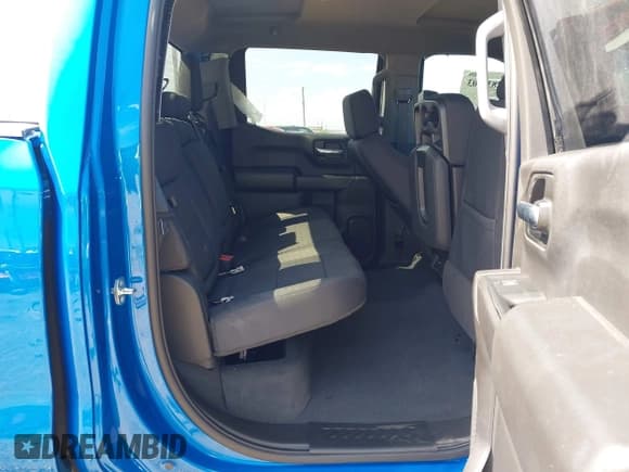 ✅ 2023 Chevrolet Silverado 1500 Custom • VIN: 3GCPABEK9PG164001 • Lot: 42830003. Wystawiony na IAAI z przebiegiem 13 082 mil. Bezpłatny archiwum sprzedaży aukcyjnych z USA i szczegółowy raport historii pojazdu na DreamBid. Zdjęcie 8.