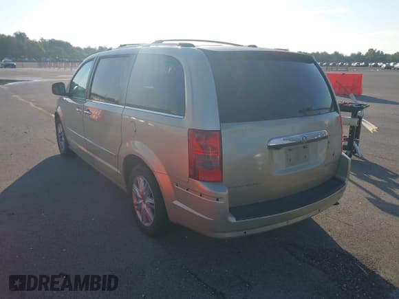 ✅ 2010 Chrysler Town & Country Limited • VIN: 2A4RR7DX6AR321958 • Lot: 43419767. Wystawiony na IAAI z przebiegiem 262 613 mil. Bezpłatny archiwum sprzedaży aukcyjnych z USA i szczegółowy raport historii pojazdu na DreamBid. Zdjęcie 3.