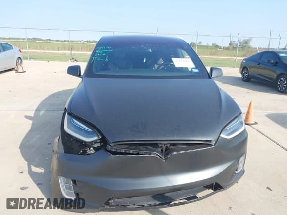 ✅ 2016 Tesla Model X 70D • VIN: 5YJXCBE27GF014176 • Lot: 43441061. Wystawiony na IAAI z przebiegiem 94 129 mil. Bezpłatny archiwum sprzedaży aukcyjnych z USA i szczegółowy raport historii pojazdu na DreamBid. Zdjęcie 12.