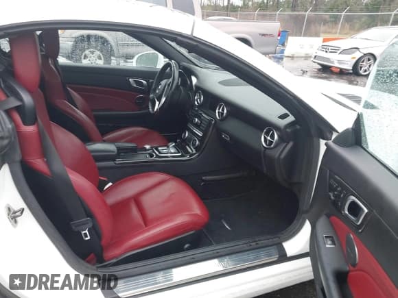 ✅ 2016 Mercedes-Benz SLK 300 • VIN: WDDPK3JA5GF125784 • Lot: 41618653. Listed on IAAI with 81,265 mi. Free auction sales archive from the USA and detailed vehicle history report at DreamBid. Image 5.