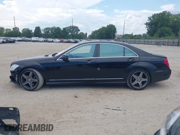 ✅ 2011 Mercedes-Benz S 550 • VIN: WDDNG8GB1BA405570 • Lot: 42943905. Wystawiony na IAAI z przebiegiem 120 978 mil. Bezpłatny archiwum sprzedaży aukcyjnych z USA i szczegółowy raport historii pojazdu na DreamBid. Zdjęcie 15.