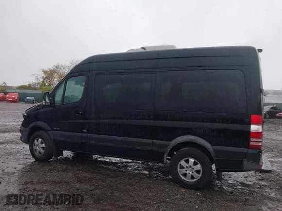 ✅ 2015 Mercedes-Benz Sprinter Passenger • VIN: WDZPE7DC7FP157196 • Lot: 43564964. Wystawiony na IAAI z przebiegiem 110 534 mil. Bezpłatny archiwum sprzedaży aukcyjnych z USA i szczegółowy raport historii pojazdu na DreamBid. Zdjęcie 14.