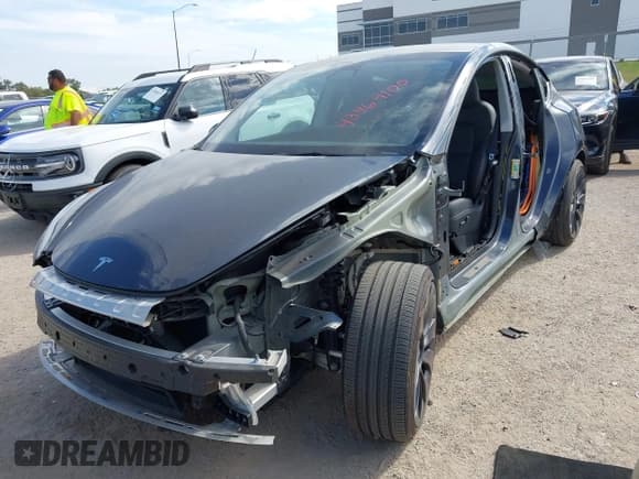 ✅ 2024 Tesla Model Y Performance • VIN: 7SAYGDEF8RA291235 • Lot: 43464100. Wystawiony na IAAI z przebiegiem 7 368 mil. Bezpłatny archiwum sprzedaży aukcyjnych z USA i szczegółowy raport historii pojazdu na DreamBid. Zdjęcie 20.