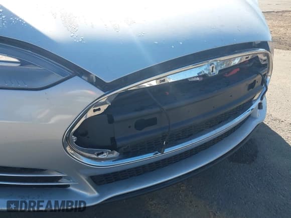 ✅ 2013 Tesla Model S Performance • VIN: 5YJSA1DP6DFP20977 • Lot: 43634841. Wystawiony na IAAI z przebiegiem Nie podano. Bezpłatny archiwum sprzedaży aukcyjnych z USA i szczegółowy raport historii pojazdu na DreamBid. Zdjęcie 18.