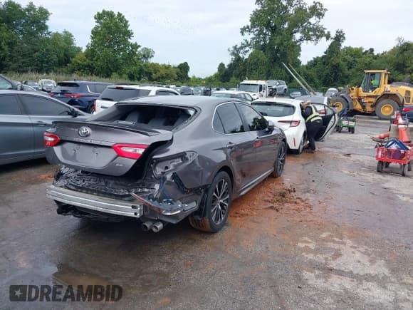 ✅ 2018 Toyota Camry XLE • VIN: 4T1B11HK5JU072769 • Лот: 43152981. Опубликован ранее на IAAI с пробегом 94 030 миль. Бесплатный доступ к архиву аукционных продаж из США и подробный отчёт об истории автомобиля на DreamBid. Изображение 4.