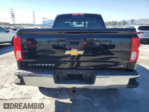 ✅ 2018 Chevrolet Silverado 1500 LTZ • VIN: 1GCVKSEC5JZ358772 • Lot: 69602395. Wystawiony na Copart z przebiegiem 122 971 mil. Bezpłatny archiwum sprzedaży aukcyjnych z USA i szczegółowy raport historii pojazdu na DreamBid. Zdjęcie 6.