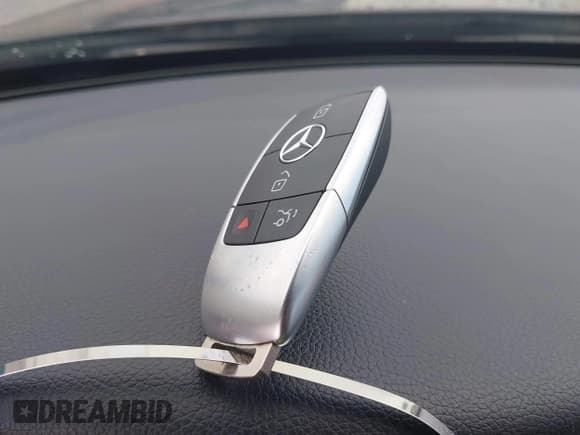 ✅ 2021 Mercedes-Benz C 300 • VIN: W1KWF8EB9MR609337 • Lot: 42653947. Wystawiony na IAAI z przebiegiem 32 375 mil. Bezpłatny archiwum sprzedaży aukcyjnych z USA i szczegółowy raport historii pojazdu na DreamBid. Zdjęcie 11.