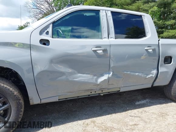 ✅ 2024 Chevrolet Silverado 1500 RST • VIN: 1GCUDEE87RZ193564 • Lot: 42321781. Listed on IAAI with 20,135 mi. Free auction sales archive from the USA and detailed vehicle history report at DreamBid. Image 6.