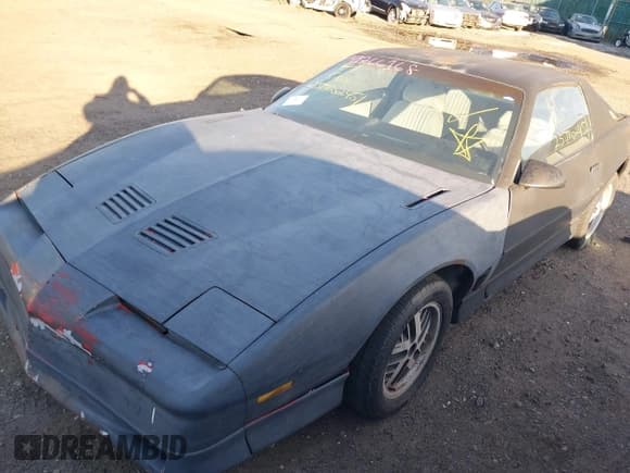 ✅ 1988 Pontiac Firebird • VIN: 1G2FW21F2JL251274 • Lot: 41766168. Wystawiony na IAAI z przebiegiem Nie podano. Bezpłatny archiwum sprzedaży aukcyjnych z USA i szczegółowy raport historii pojazdu na DreamBid. Zdjęcie 6.