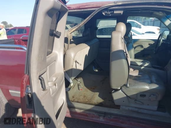 ✅ 2000 Chevrolet Silverado 1500 LS • VIN: 1GCEC19T0YZ115267 • Лот: 43527083. Опубликован ранее на IAAI с пробегом 234 512 миль. Бесплатный доступ к архиву аукционных продаж из США и подробный отчёт об истории автомобиля на DreamBid. Изображение 8.