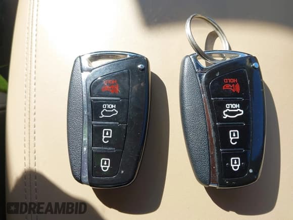 ✅ 2016 Hyundai Azera Limited • VIN: KMHFH4JG8GA529735 • Lot: 43231503. Wystawiony na IAAI z przebiegiem 8 077 mil. Bezpłatny archiwum sprzedaży aukcyjnych z USA i szczegółowy raport historii pojazdu na DreamBid. Zdjęcie 11.