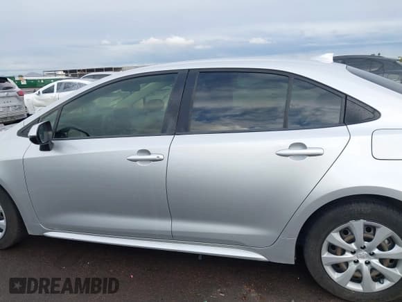 ✅ 2020 Toyota Corolla LE • VIN: JTDEPRAE6LJ031008 • Лот: 43727470. Опубликован ранее на IAAI с пробегом 121 245 миль. Бесплатный доступ к архиву аукционных продаж из США и подробный отчёт об истории автомобиля на DreamBid. Изображение 15.