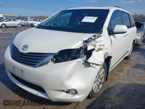 ✅ 2017 Toyota Sienna XLE • VIN: 5TDDZ3DC3HS171251 • Lot: 41637035. Listed on IAAI with 124,127 mi. Free auction sales archive from the USA and detailed vehicle history report at DreamBid. Image 18.