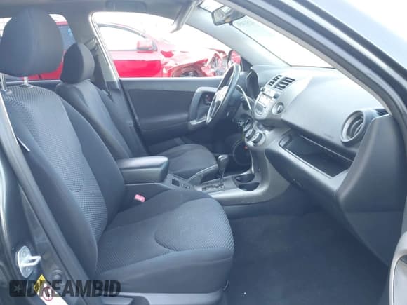 ✅ 2008 Toyota RAV4 Sport • VIN: JTMZK32V786012988 • Lot: 42533058. Listed on IAAI with 207,877 mi. Free auction sales archive from the USA and detailed vehicle history report at DreamBid. Image 5.