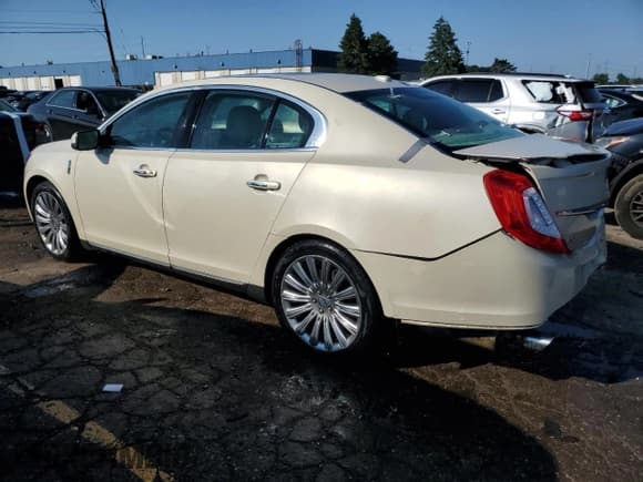 ✅ 2015 Lincoln MKS • VIN: 1LNHL9DK4FG607945 • Lot: 59343945. Wystawiony na Copart z przebiegiem 101 878 mil. Bezpłatny archiwum sprzedaży aukcyjnych z USA i szczegółowy raport historii pojazdu na DreamBid. Zdjęcie 2.