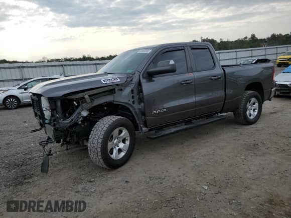 2022 Ram 1500 Big Horn с VIN 1C6SRFBM8NN150991, выставлен на аукционе Copart как лот 83953395 с пробегом 49 920 миль миль и Списание • Salvage title. История ставок и продаж доступна на DreamBid. Изображение 1.