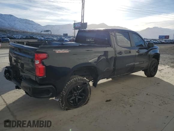 ✅ 2022 Chevrolet Silverado 1500 Custom Trail Boss • VIN: 1GCPYCEL8NZ152106 • Lot: 46473365. Wystawiony na Copart z przebiegiem 59 821 mil. Bezpłatny archiwum sprzedaży aukcyjnych z USA i szczegółowy raport historii pojazdu na DreamBid. Zdjęcie 3.